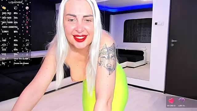 Snapshot of Blond_Babes chatting on 01/06/26, 05:39 Blond Babes online show from 01/06/26, 05:39