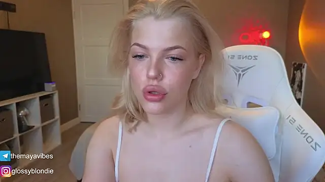 Maya Rave online show from 04/10/26, 03:24