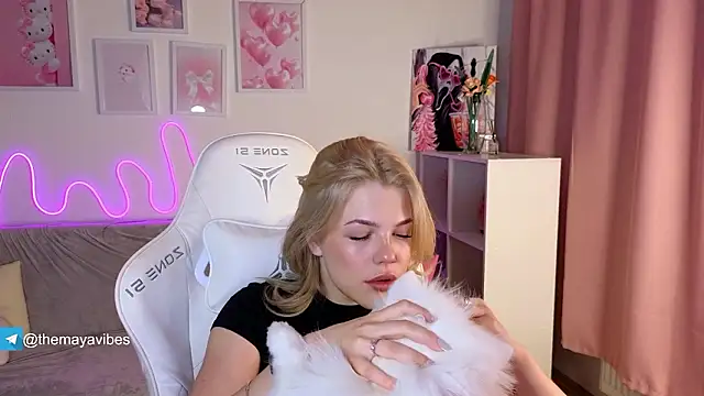 Maya Rave online show from 02/06/26, 03:13