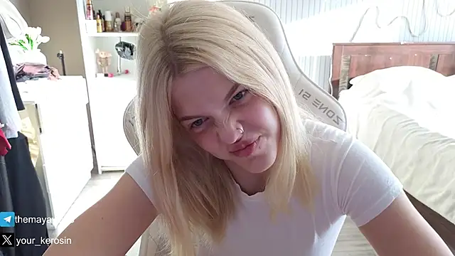 Snapshot of Maya_Rave chatting on 07/17/26, 03:37 Maya Rave online show from 07/17/26, 03:37