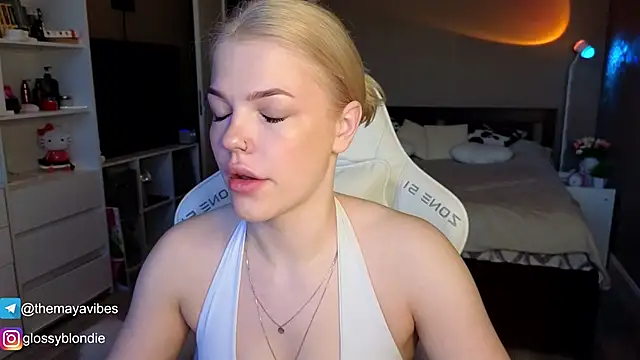 Maya Rave online show from 04/07/26, 03:19