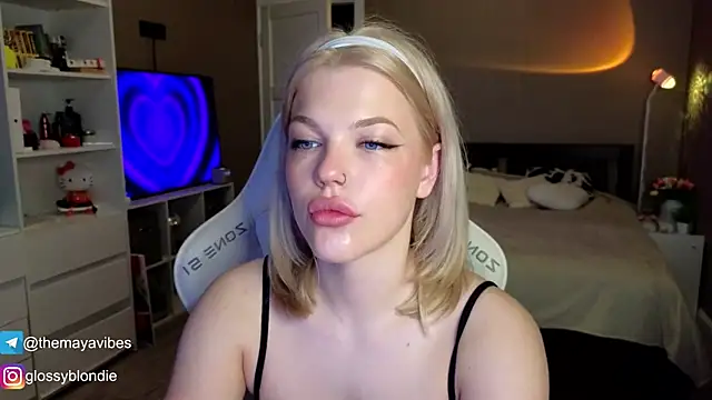 Maya Rave online show from 04/05/26, 03:35