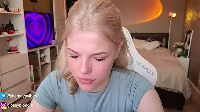 Maya Rave online show from 04/08/26, 03:41