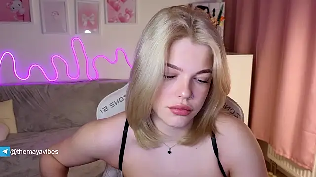 Maya Rave online show from 02/05/26, 03:24