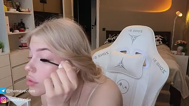 Maya Rave online show from 04/06/26, 04:08