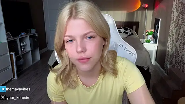 Snapshot of Maya_Rave chatting on 05/07/26, 03:44 Maya Rave online show from 05/07/26, 03:44