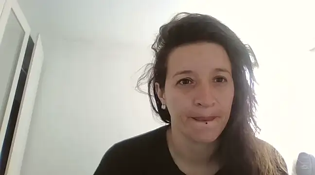 Snapshot of hanamy_joha chatting on 02/06/25, 01:43 hanamy joha online show from 02/06/25, 01:43