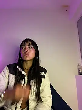 Snapshot of bonnie_18x chatting on 02/27/25, 02:35 bonnie 18x online show from 02/27/25, 02:35