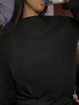 bonnie 18x online show from 10/31/25, 03:36