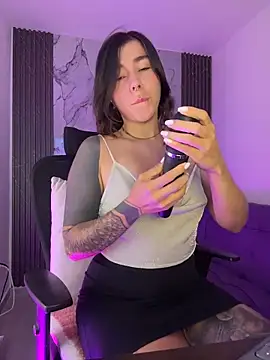 Snapshot of luccianagreyy chatting on 06/19/26, 11:38 luccianagreyy online show from 06/19/26, 11:38