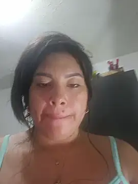 Snapshot of steisy325 chatting on 12/13/25, 10:16 steisy325 online show from 12/13/25, 10:16