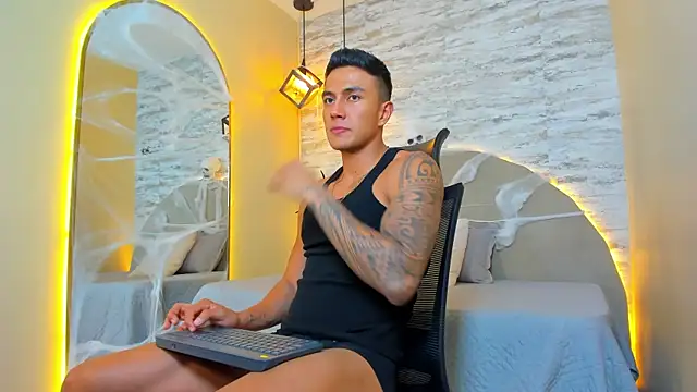 Aron Bolt online show from 10/24/25, 10:09