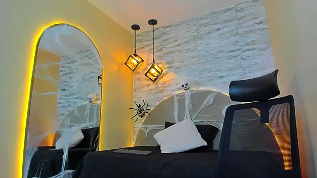 Aron Bolt online show from 10/23/25, 11:25