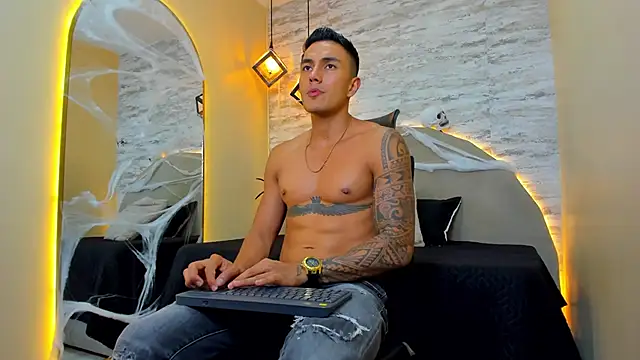 Aron Bolt online show from 10/31/25, 12:29