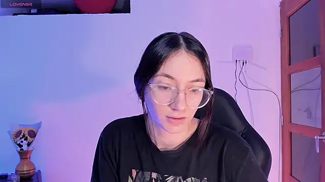 Snapshot of haanna_thompsoon chatting on 12/12/24, 07:37 haanna thompsoon online show from 12/12/24, 07:37