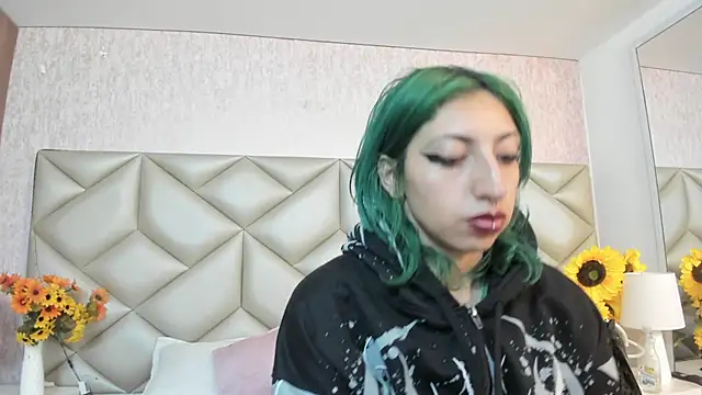 Im gaia online show from 11/27/25, 12:16