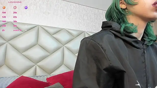 Im gaia online show from 11/12/25, 12:09