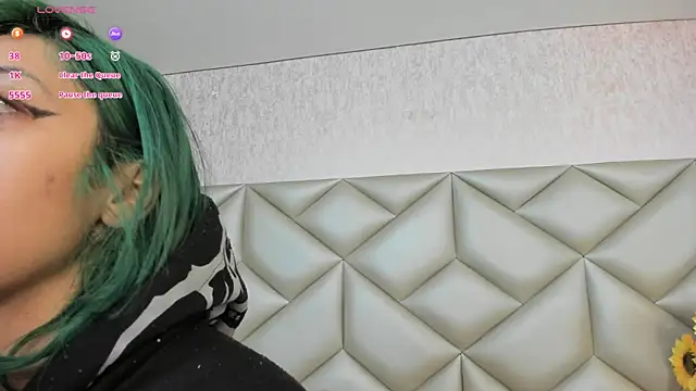 Im gaia online show from 11/28/25, 12:27