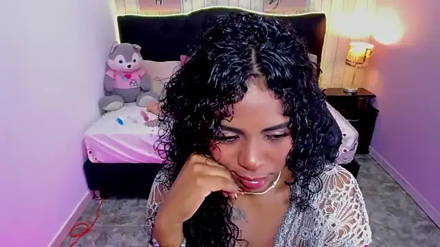 Snapshot of Edelaine_rogers chatting on 09/24/25, 05:14 Edelaine rogers online show from 09/24/25, 05:14