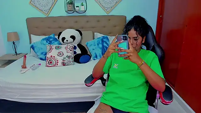 Edelaine rogers online show from 03/05/26, 05:37