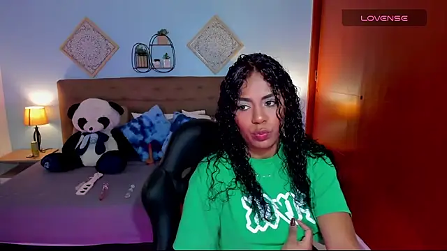 Snapshot of Edelaine_rogers chatting on 10/03/25, 06:26 Edelaine rogers online show from 10/03/25, 06:26