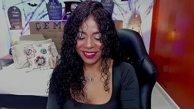 Edelaine rogers online show from 10/28/25, 04:46