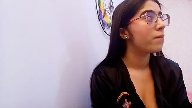Snapshot of Amy_wats0n chatting on 10/05/25, 07:48 Amy wats0n online show from 10/05/25, 07:48
