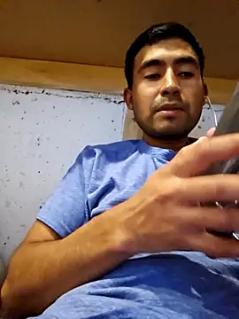 Snapshot of Axeltu77 chatting on 06/23/26, 01:14 Axeltu77 online show from 06/23/26, 01:14