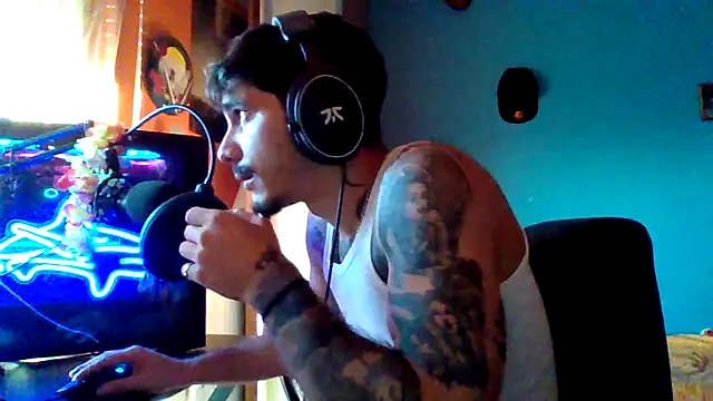 Badboyi1997 online show from 10/28/25, 03:33