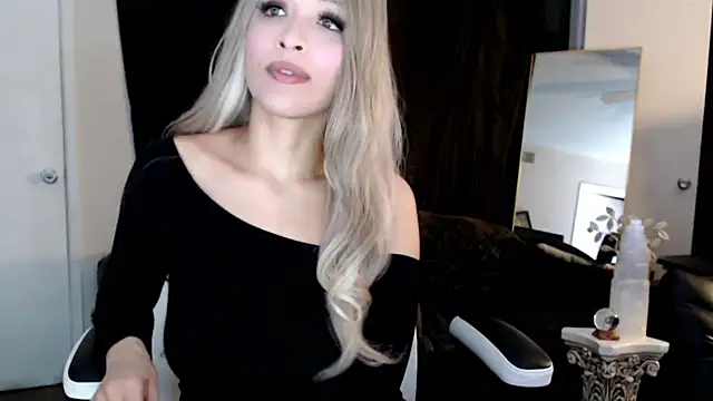 liadivina online show from 03/17/25, 06:51