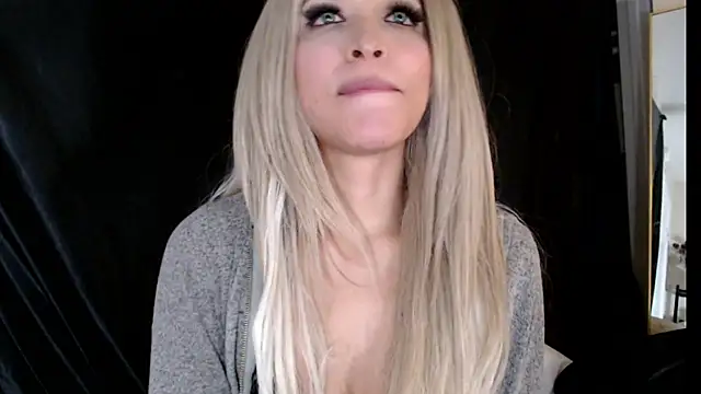 liadivina online show from 02/15/25, 10:33