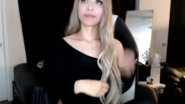 liadivina online show from 03/17/25, 12:57