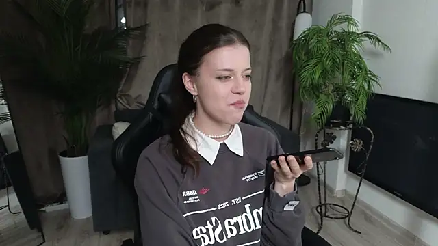 Snapshot of Este_Glen chatting on 09/11/25, 10:32 Este Glen online show from 09/11/25, 10:32