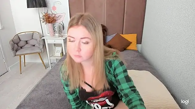 BettyBloom69 online show from 11/12/25, 05:00