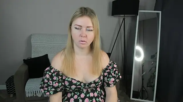 BettyBloom69 online show from 12/18/25, 04:50