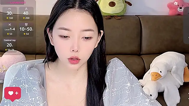 Snapshot of Yilin1999 chatting on 09/23/25, 08:43 Yilin1999 online show from 09/23/25, 08:43