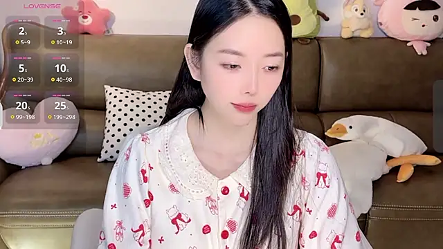 Snapshot of Yilin1999 chatting on 02/05/25, 08:21 Yilin1999 online show from 02/05/25, 08:21