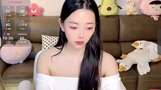 Snapshot of Yilin1999 chatting on 02/06/25, 07:35 Yilin1999 online show from 02/06/25, 07:35