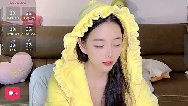 Snapshot of Yilin1999 chatting on 02/26/25, 03:21 Yilin1999 online show from 02/26/25, 03:21