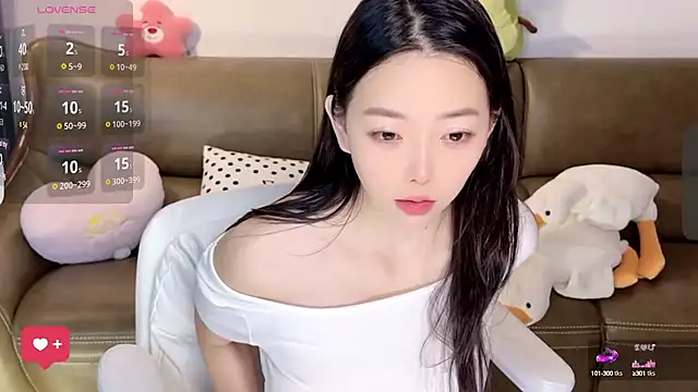 Snapshot of Yilin1999 chatting on 03/12/25, 12:31 Yilin1999 online show from 03/12/25, 12:31