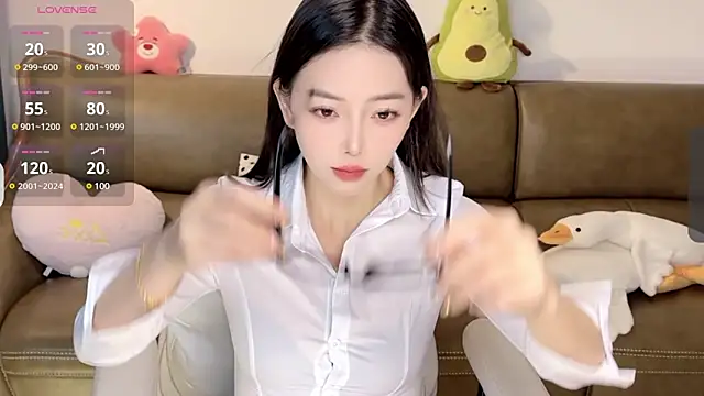 Snapshot of Yilin1999 chatting on 02/11/25, 02:35 Yilin1999 online show from 02/11/25, 02:35