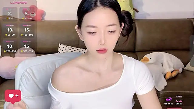 Snapshot of Yilin1999 chatting on 03/08/25, 04:06 Yilin1999 online show from 03/08/25, 04:06