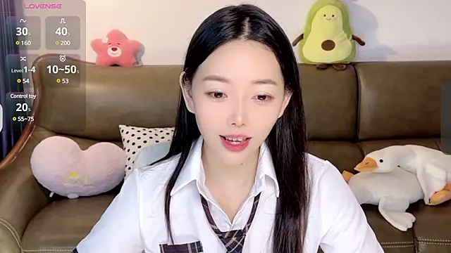 Snapshot of Yilin1999 chatting on 02/21/25, 01:11 Yilin1999 online show from 02/21/25, 01:11