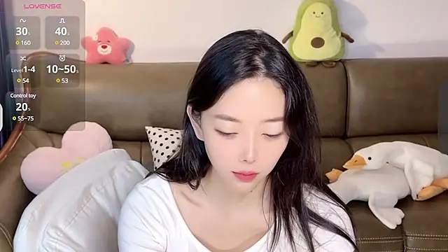 Snapshot of Yilin1999 chatting on 02/21/25, 10:26 Yilin1999 online show from 02/21/25, 10:26