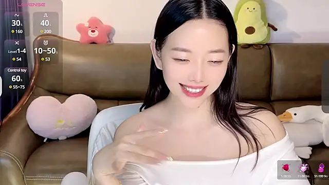 Snapshot of Yilin1999 chatting on 02/16/25, 03:38 Yilin1999 online show from 02/16/25, 03:38