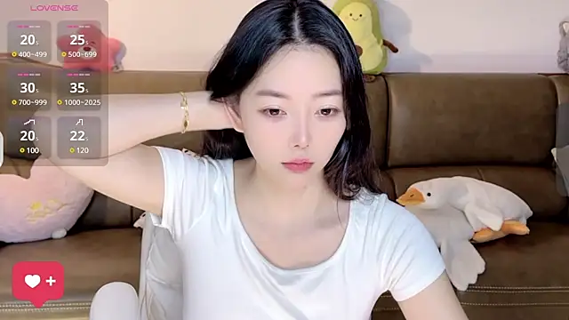 Snapshot of Yilin1999 chatting on 03/05/25, 04:13 Yilin1999 online show from 03/05/25, 04:13