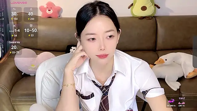 Snapshot of Yilin1999 chatting on 02/21/25, 04:29 Yilin1999 online show from 02/21/25, 04:29