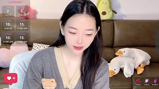 Snapshot of Yilin1999 chatting on 03/07/25, 02:04 Yilin1999 online show from 03/07/25, 02:04