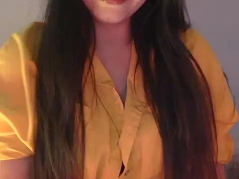 Snapshot of diva-22 chatting on 12/15/25, 03:18 diva-22 online show from 12/15/25, 03:18