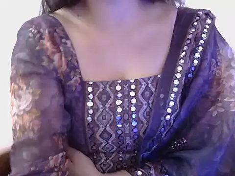 Snapshot of diva-22 chatting on 02/11/25, 04:13 diva-22 online show from 02/11/25, 04:13